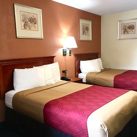 Red Carpet Inn Норуолк Экстерьер фото