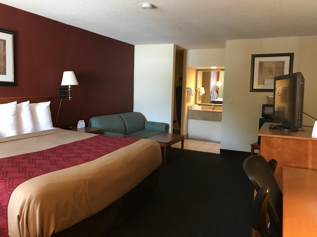 Red Carpet Inn Норуолк Экстерьер фото