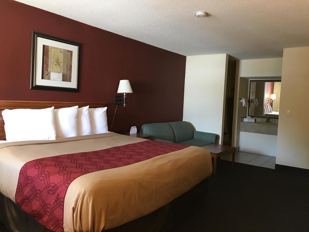 Red Carpet Inn Норуолк Экстерьер фото