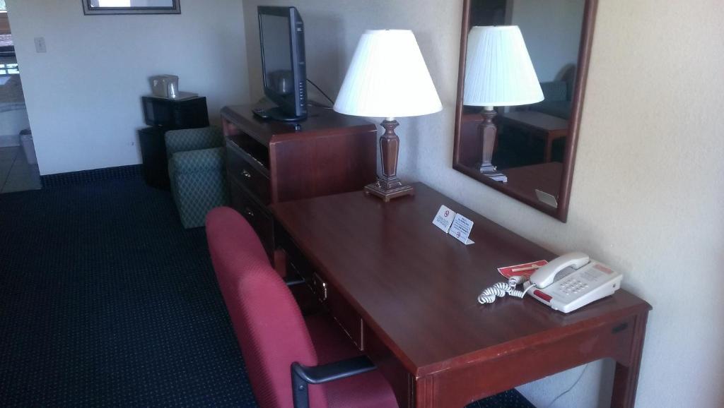 Red Carpet Inn Норуолк Экстерьер фото