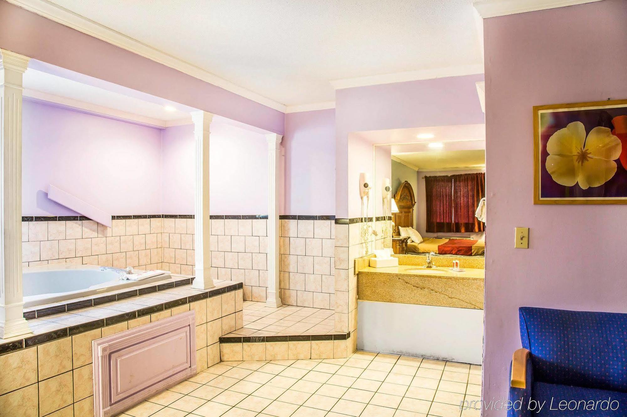 Red Carpet Inn Норуолк Экстерьер фото