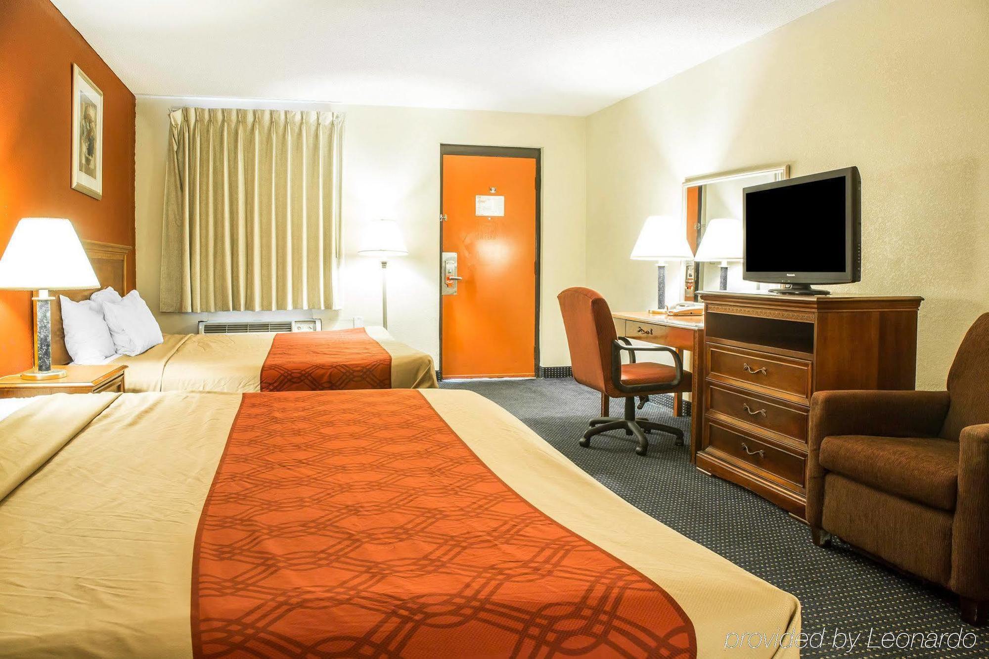 Red Carpet Inn Норуолк Экстерьер фото