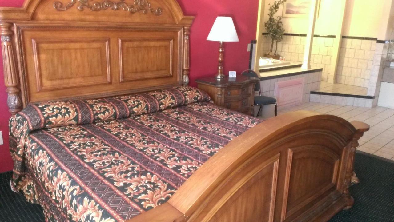 Red Carpet Inn Норуолк Экстерьер фото